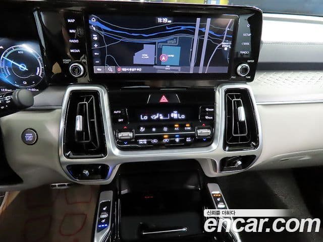 Kia Sorento 2021 — Фото 11/20