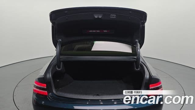 Genesis G80 2022 — Photo 24/31