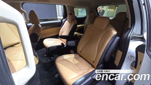 Kia Carnival 2022 — Фото 12/20