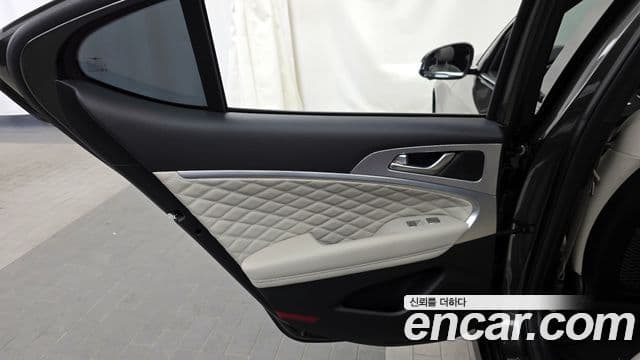 Genesis G70 2022 — ფოტო 13/20