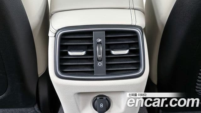 Genesis G70 2022 — ფოტო 19/20
