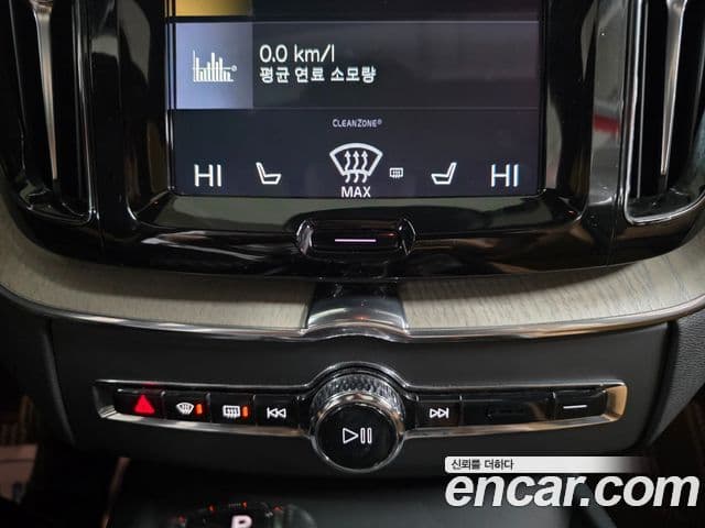 Volvo XC60 2020 — фото 10 из 20