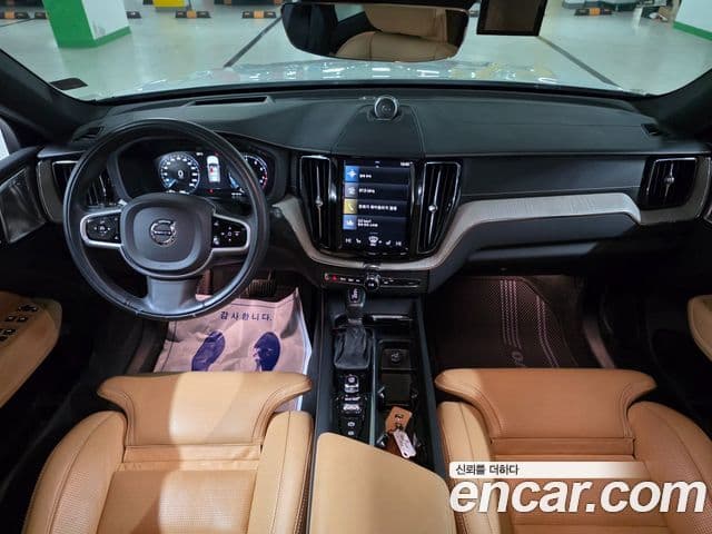 Volvo XC60 2020 — ფოტო 15/20
