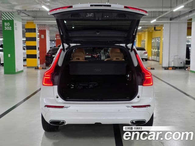 Volvo XC60 2020 — ფოტო 17/20