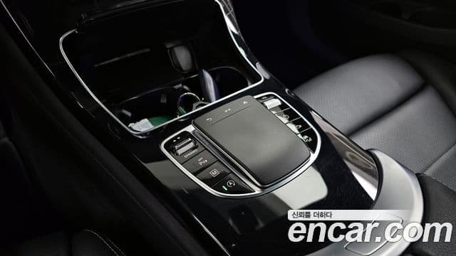 Mercedes-Benz GLC-Class 2022 — Photo 12/32