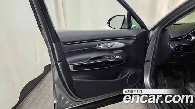 Genesis GV70 2021 — Şəkil 25/33