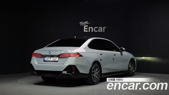 BMW 5 Series 2024 — ფოტო 2/20