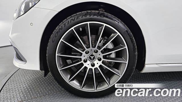 Mercedes-Benz E-Class 2022 — ფოტო 5/20