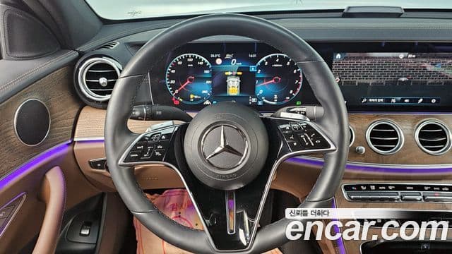 Mercedes-Benz E-Class 2022 — ფოტო 13/20