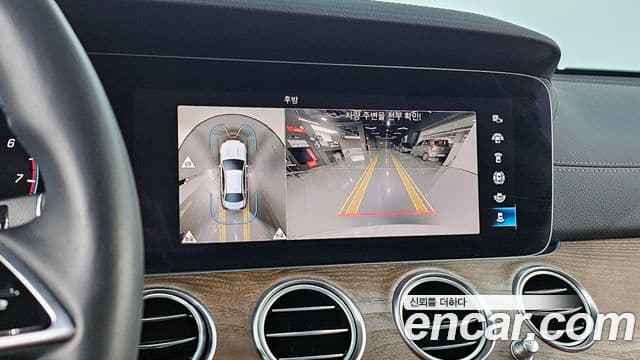 Mercedes-Benz E-Class 2022 — ფოტო 14/20