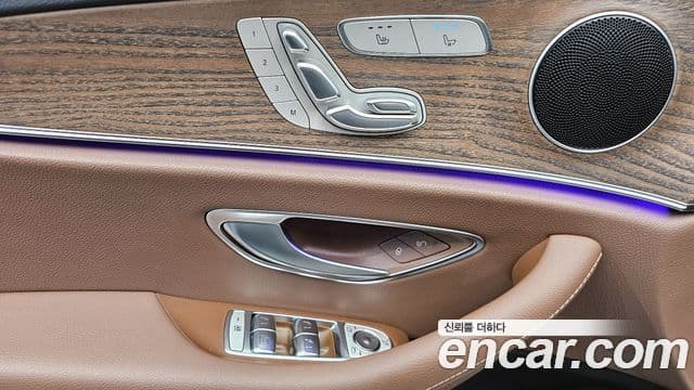 Mercedes-Benz E-Class 2022 — ფოტო 19/20