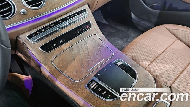 Mercedes-Benz E-Class 2022 — ფოტო 20/20