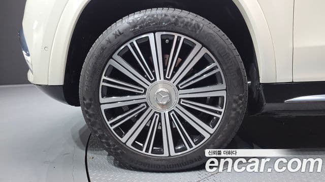 Mercedes-Benz GLS-Class 2023 — Photo 13/20