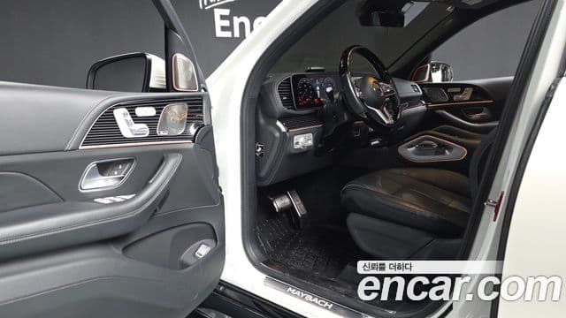 Mercedes-Benz GLS-Class 2023 — Photo 9/20