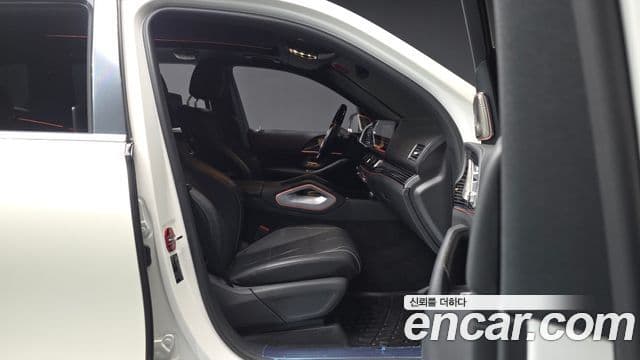 Mercedes-Benz GLS-Class 2023 — Photo 8/20