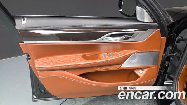 BMW 7 Series 2020 — Photo 16/32