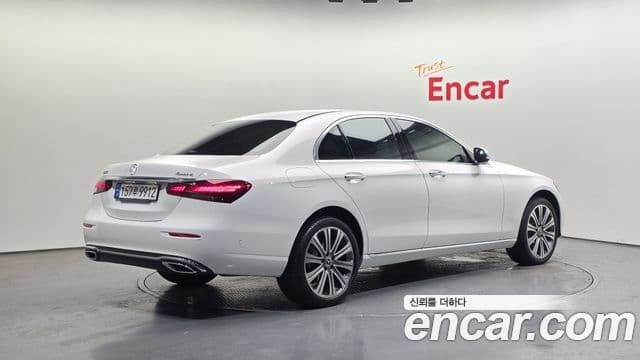 Mercedes-Benz E-Class 2023 — ფოტო 2/20