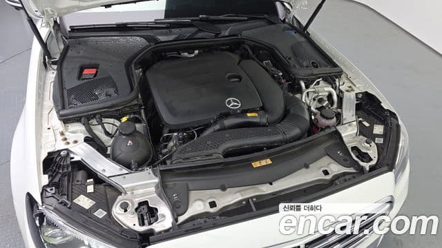 Mercedes-Benz E-Class 2023 — ფოტო 6/20