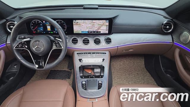 Mercedes-Benz E-Class 2023 — ფოტო 7/20