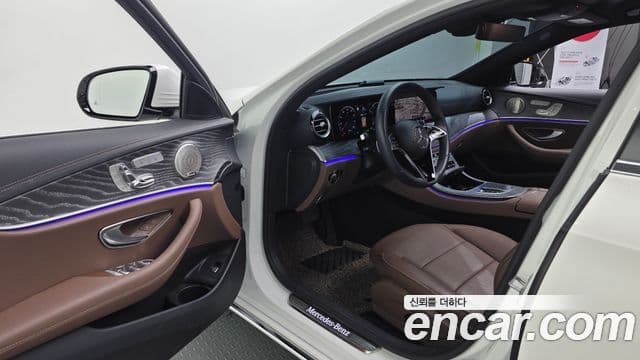Mercedes-Benz E-Class 2023 — ფოტო 10/20