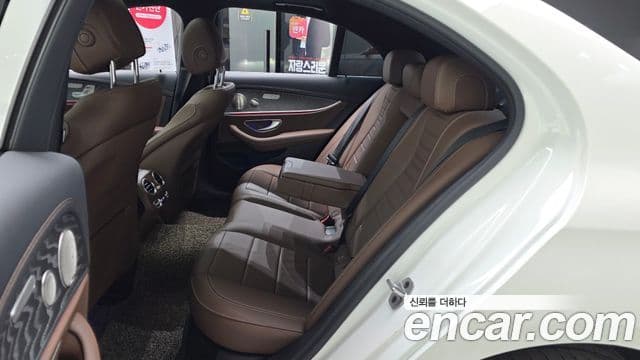 Mercedes-Benz E-Class 2023 — ფოტო 12/20