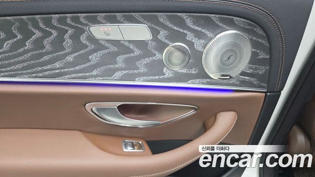 Mercedes-Benz E-Class 2023 — ფოტო 18/20