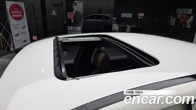 Mercedes-Benz E-Class 2023 — ფოტო 19/20