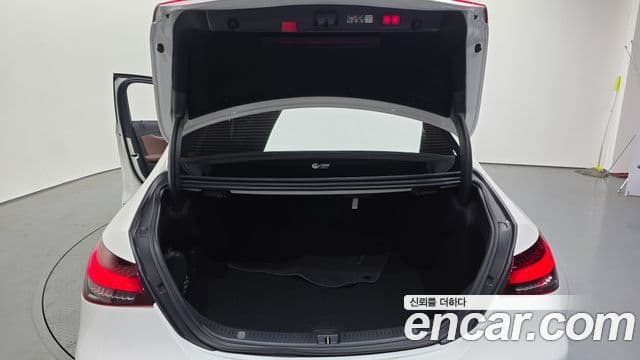 Mercedes-Benz E-Class 2023 — ფოტო 20/20