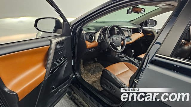 Toyota RAV4 2018 — ფოტო 10/20