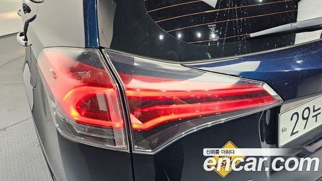 Toyota RAV4 2018 — ფოტო 19/33