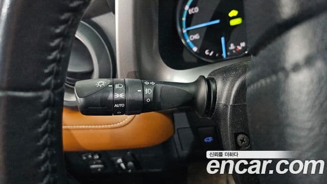 Toyota RAV4 2018 — ფოტო 20/33