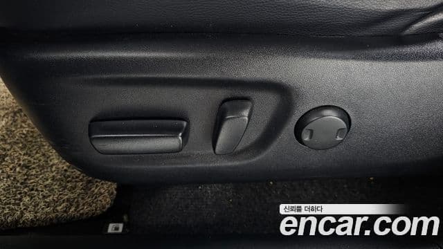 Toyota RAV4 2018 — ფოტო 30/33
