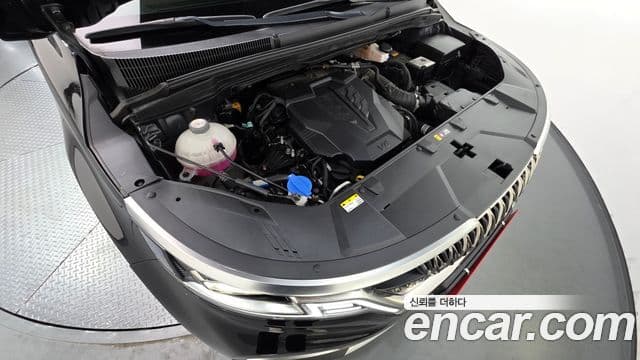 Kia Carnival 2022 — ფოტო 6/20