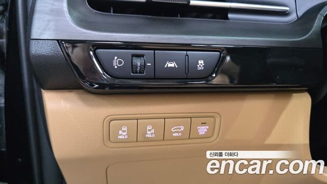 Kia Carnival 2022 — ფოტო 17/20