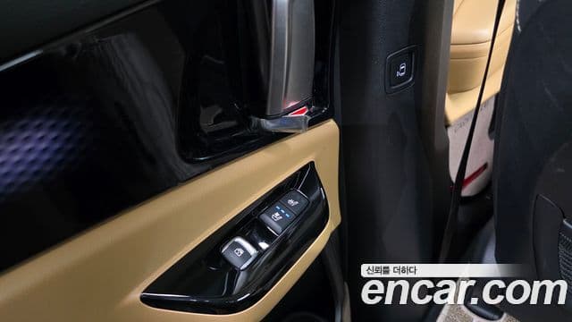 Kia Carnival 2022 — ფოტო 19/20