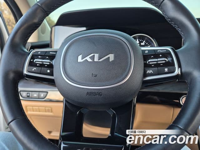 Kia Carnival 2023 — фото 18 из 20