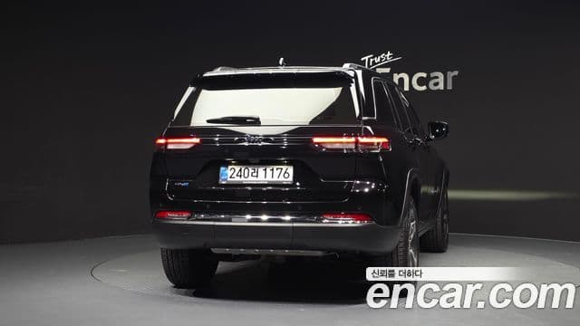 Jeep Grand Cherokee 2023 — ფოტო 4/20