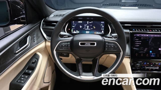 Jeep Grand Cherokee 2023 — ფოტო 13/20