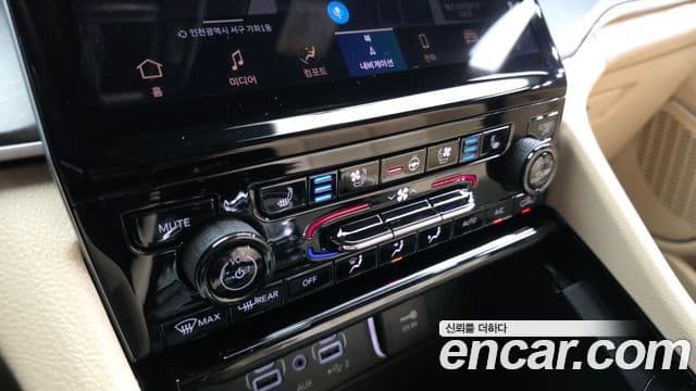 Jeep Grand Cherokee 2023 — ფოტო 17/20