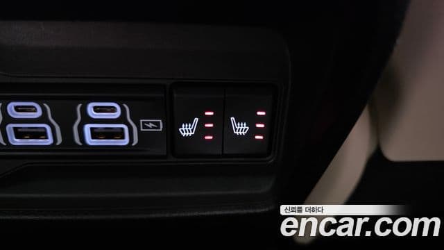 Jeep Grand Cherokee 2023 — ფოტო 19/20