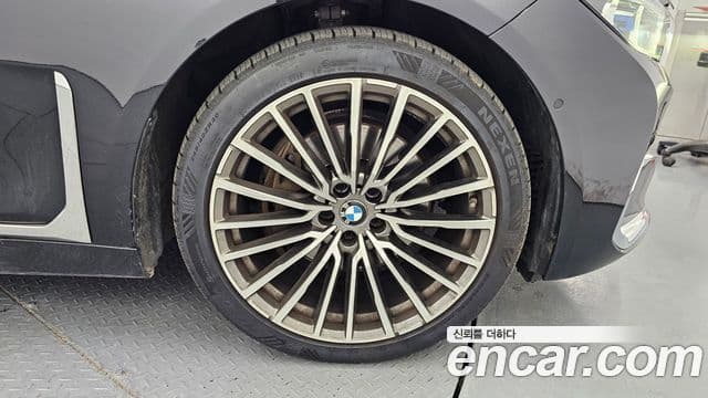 BMW 7 Series 2021 — Photo 32/32