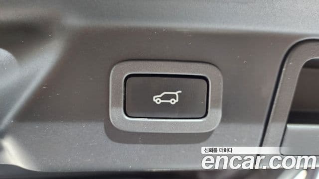 Land Rover Range Rover Velar 2019 — Şəkil 12/20