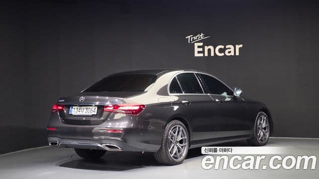 Mercedes-Benz E-Class 2020 — фото 2 из 20