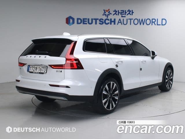 Volvo V60 Cross Country 2023 — Şəkil 1/20