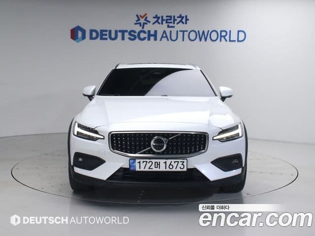 Volvo V60 Cross Country 2023 — Şəkil 2/20