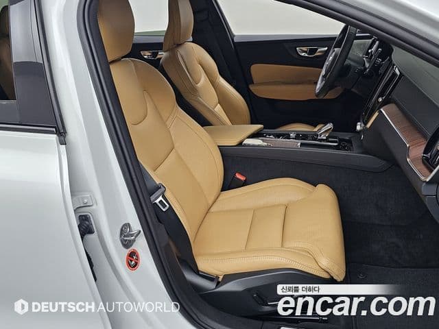 Volvo V60 Cross Country 2023 — Şəkil 8/20