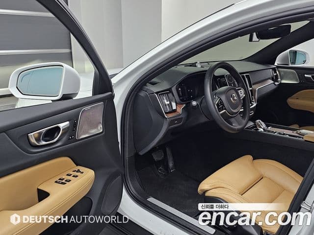Volvo V60 Cross Country 2023 — Şəkil 10/20