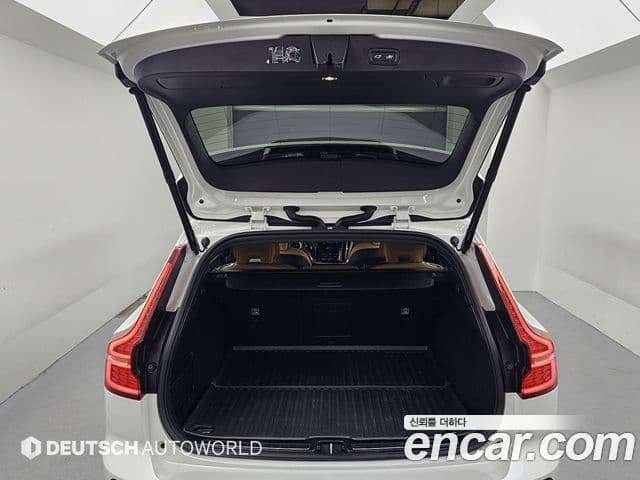 Volvo V60 Cross Country 2023 — Şəkil 18/20