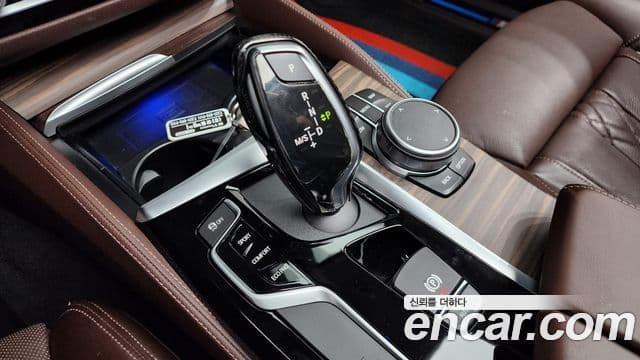 BMW 5 Series 2019 — Şəkil 9/20