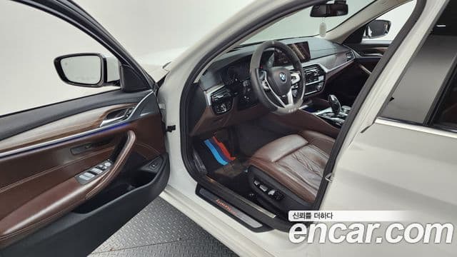 BMW 5 Series 2019 — Şəkil 10/20